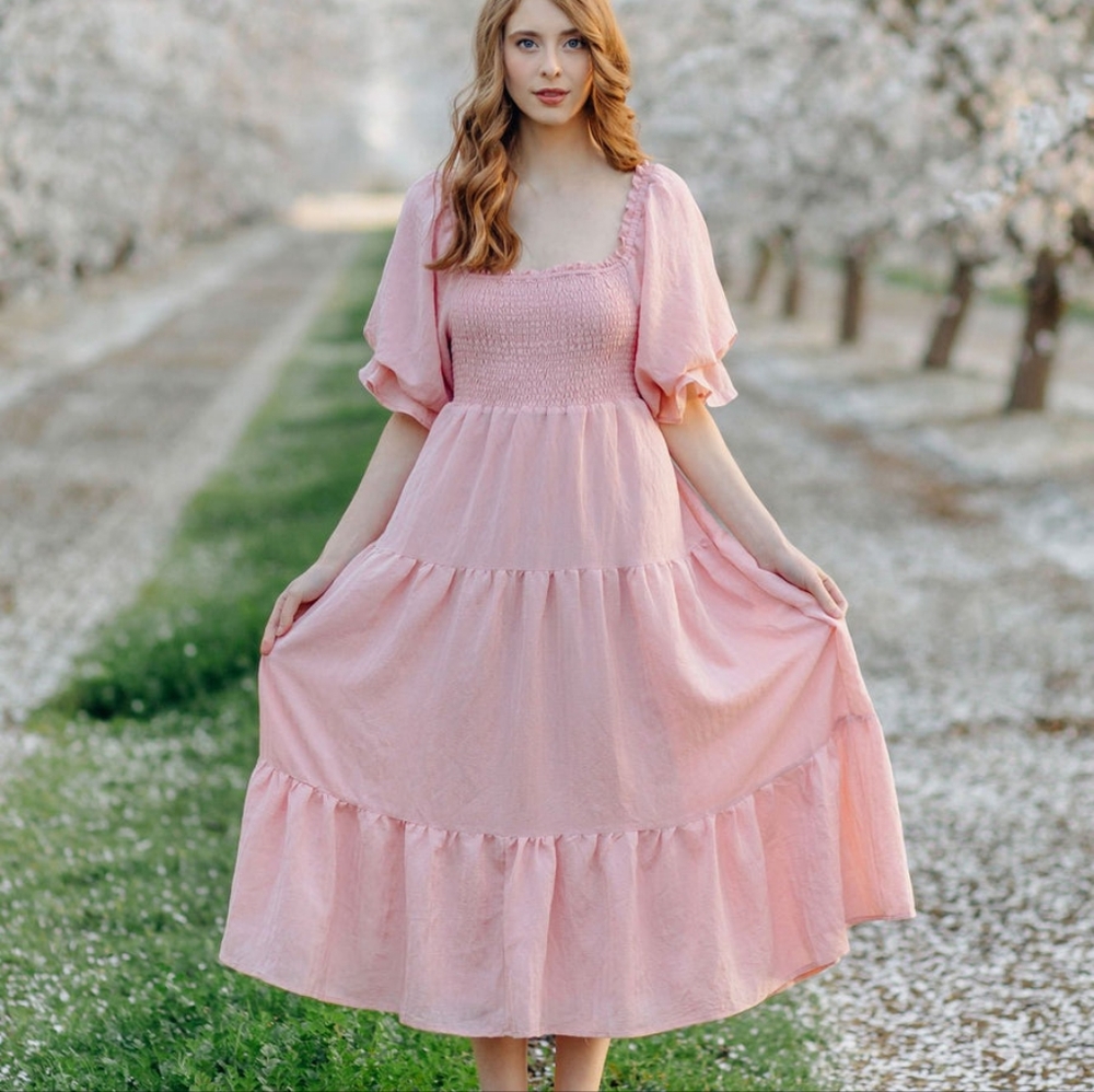 PUFF SLEEVE TIERED MIDI DRESS